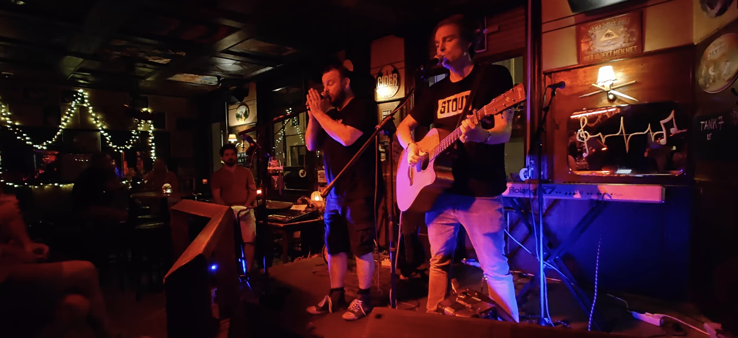 STOUT @ Café De Kroon, Antwerpen (Youtube)